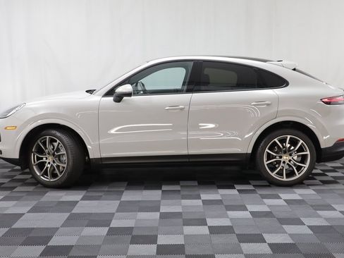 Used 2022 Porsche Cayenne Platinum Edition image 4
