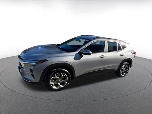 Used 2025 Chevrolet Trax LT image 8