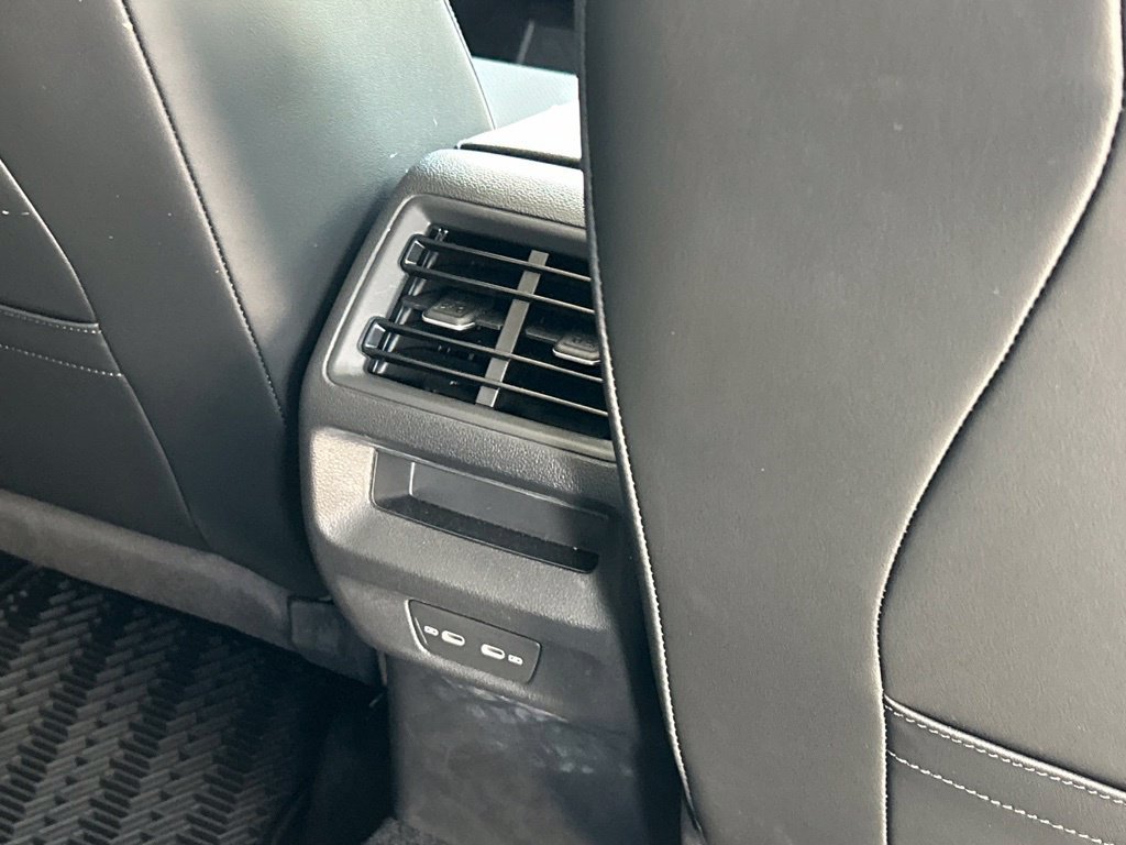 Certified 2025 Volkswagen Tiguan SE FWD image 48
