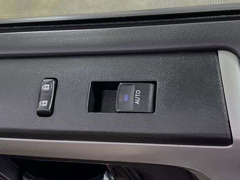 Used 2016 Toyota 4Runner SR5 image 31