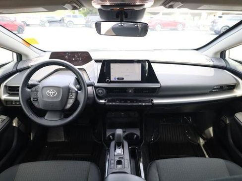 Certified 2025 Toyota Prius LE FWD image 6