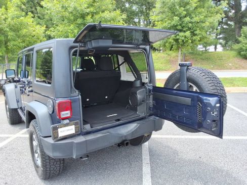 Used 2013 Jeep Wrangler Unlimited Rubicon w/ Connectivity Group AWD/4WD image 16