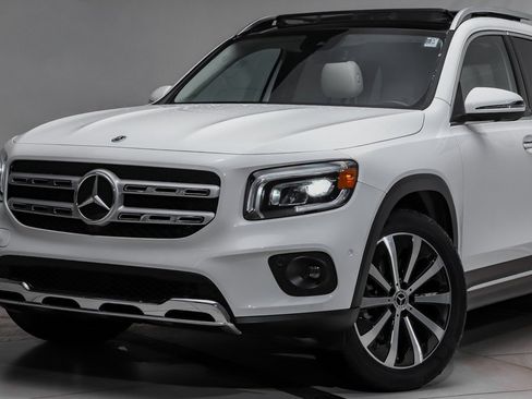 Certified 2022 Mercedes-Benz GLB 250 4MATIC image 2