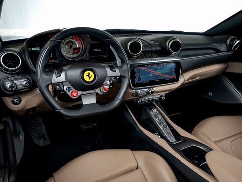 Used 2019 Ferrari Portofino image 5