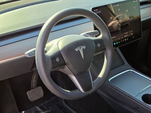 Used 2025 Tesla Model Y Long Range RWD image 18