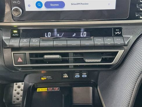Used 2025 Toyota Camry SE FWD image 13