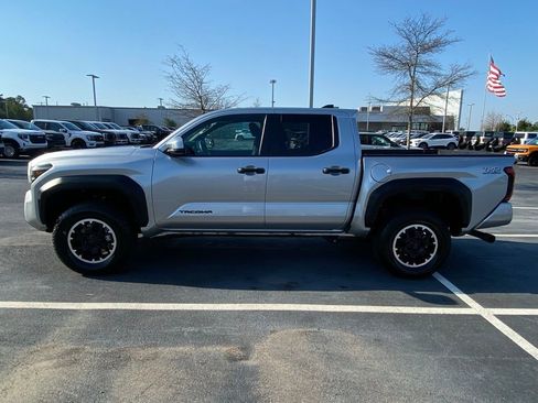 Used 2024 Toyota Tacoma TRD Off-Road image 4