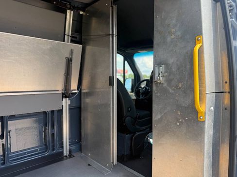 Used 2019 Mercedes-Benz Sprinter 144 image 11