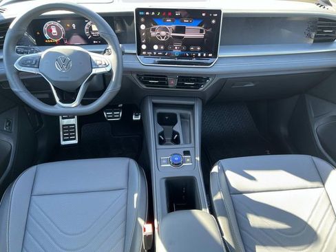 New 2026 Volkswagen Tiguan SE R-Line image 23