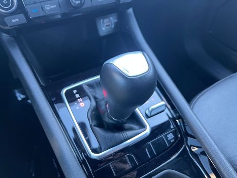 Used 2025 Jeep Compass Limited image 36