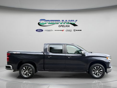 Used 2022 Chevrolet Silverado 1500 LT AWD/4WD image 7