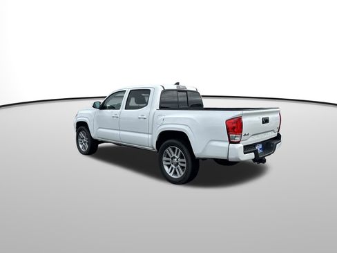 Used 2021 Toyota Tacoma SR image 3