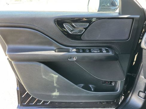 Used 2023 Lincoln Aviator AWD w/ Premium Package image 30