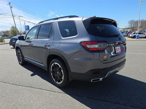 New 2026 Honda Pilot Touring image 4