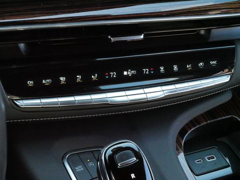 Certified 2023 Cadillac Escalade Premium Luxury image 23