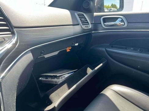 Used 2020 Jeep Grand Cherokee Limited AWD/4WD image 12