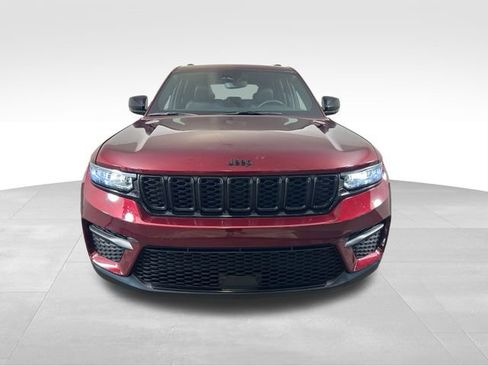 Used 2023 Jeep Grand Cherokee Altitude image 9