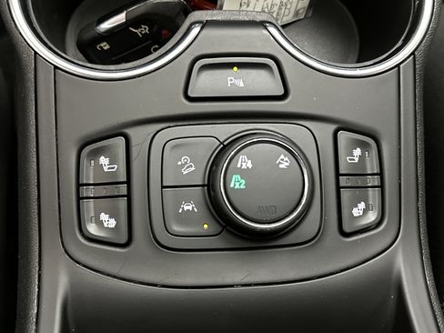 Used 2022 GMC Terrain SLT w/ Infotainment Package II AWD/4WD image 37