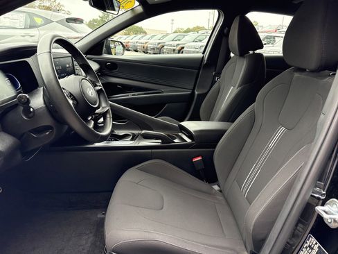 Certified 2025 Hyundai Elantra Sport image 11