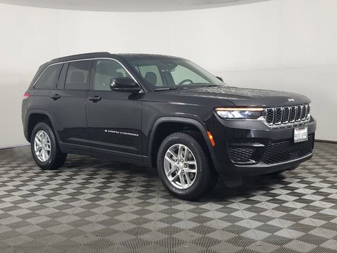 Used 2025 Jeep Grand Cherokee Laredo X image 2