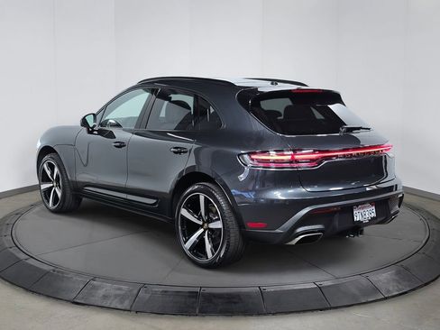 Certified 2025 Porsche Macan image 3