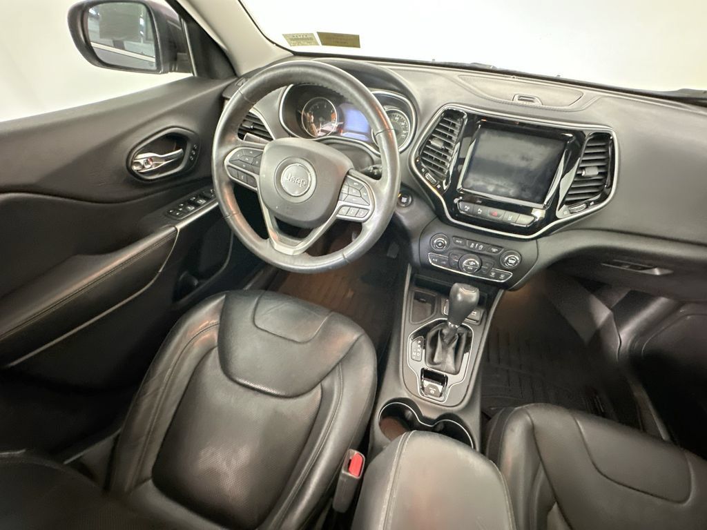 Used 2019 Jeep Cherokee Limited w/ Luxury Group FWD image 9