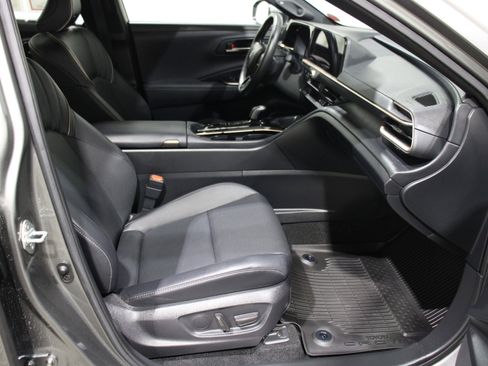 Used 2025 Toyota Crown Limited image 23