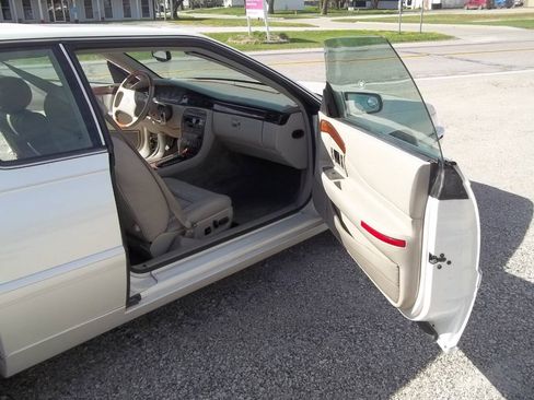Used 2001 Cadillac Eldorado Touring FWD image 9