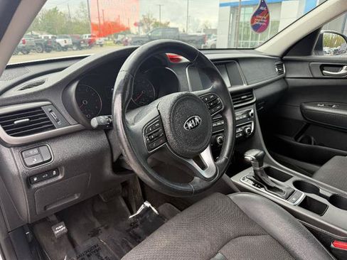 Used 2018 Kia Optima S FWD image 2