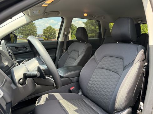 Used 2025 Nissan Pathfinder S AWD/4WD image 7