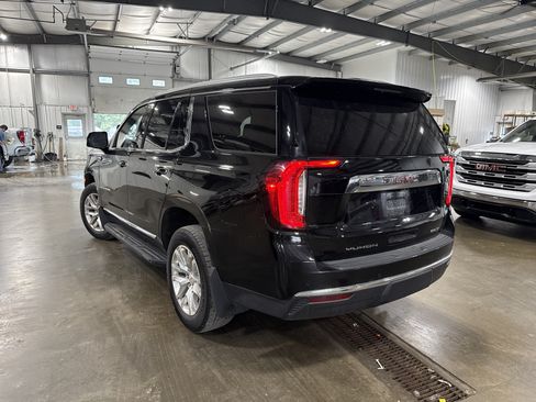 Used 2023 GMC Yukon SLT w/ SLT Premium Package AWD/4WD image 4