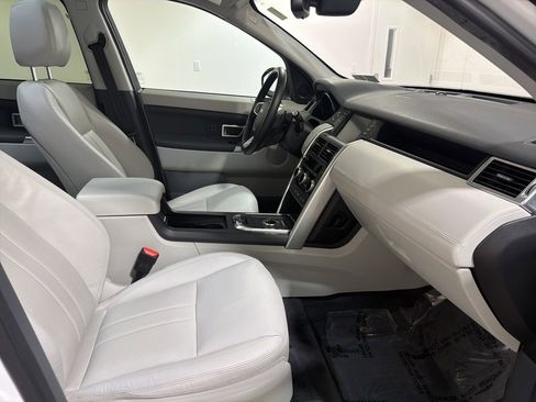 Used 2018 Land Rover Discovery Sport HSE image 25