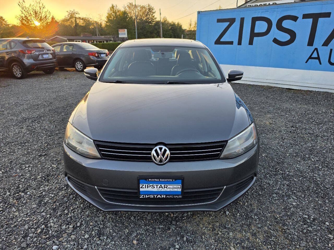 Used 2013 Volkswagen Jetta SE FWD image 2