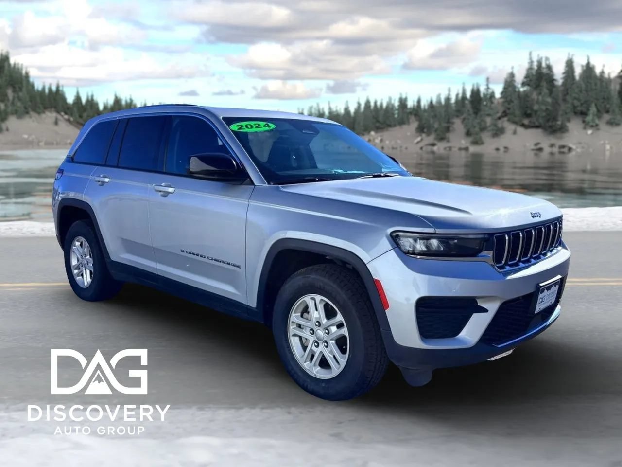 Used 2024 Jeep Grand Cherokee Laredo AWD/4WD image 4