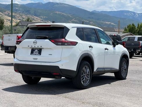Used 2024 Nissan Rogue S AWD/4WD image 8