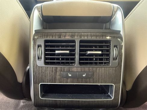 Used 2019 Land Rover Range Rover Sport SE image 35