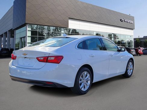 Used 2024 Chevrolet Malibu LT image 2