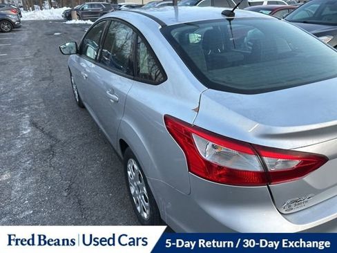 Used 2012 Ford Focus SE w/ SE Winter Pkg image 5