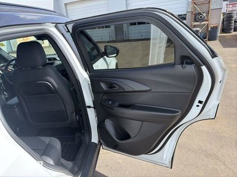 Used 2023 Chevrolet TrailBlazer RS FWD image 22