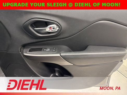 Used 2019 Jeep Cherokee Latitude Plus w/ Cold Weather Group image 11