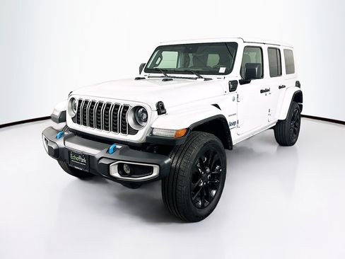 Used 2024 Jeep Wrangler Unlimited Sahara AWD/4WD image 3
