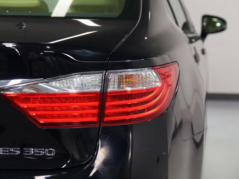 Used 2014 Lexus ES 350 w/ Premium Package FWD image 14