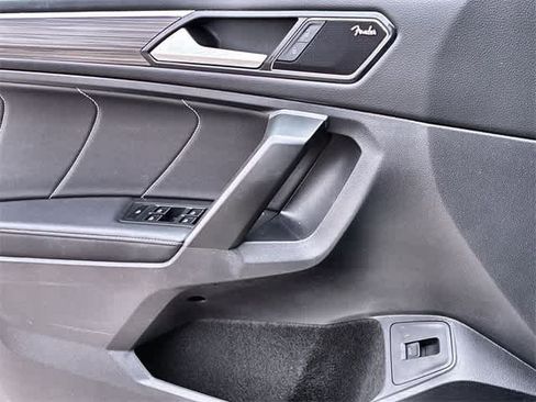 Used 2024 Volkswagen Tiguan SEL R-Line image 40