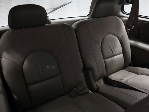 Used 2003 Chrysler Town & Country Limited image 19