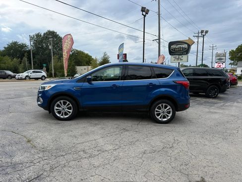 Used 2019 Ford Escape SE w/ Ford Safe & Smart Package AWD/4WD image 2