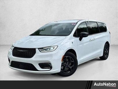 Used 2024 Chrysler Pacifica Limited