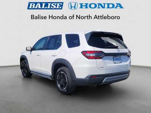 Used 2025 Honda Pilot EX-L image 3