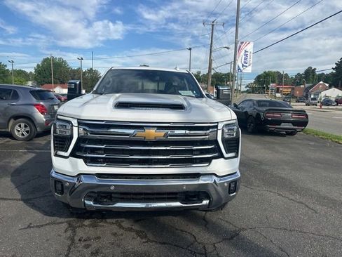 Used 2024 Chevrolet Silverado 2500 LTZ w/ LTZ Convenience Package AWD/4WD image 4