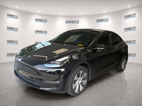 Used 2023 Tesla Model Y 2WD image 3