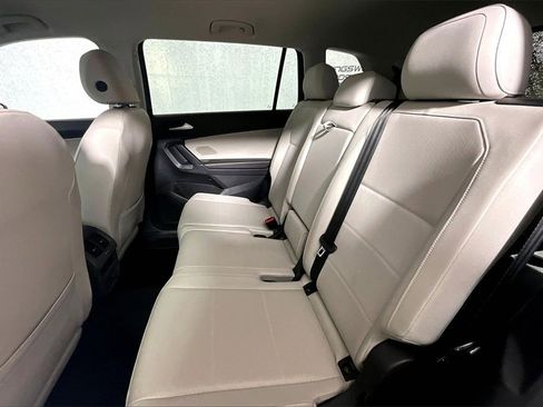 Used 2020 Volkswagen Tiguan SE image 21